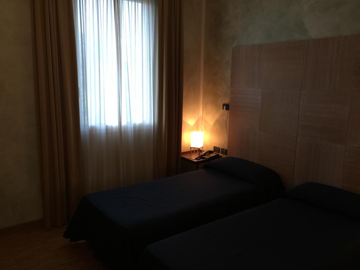 Corte Girlanda Pensión 3*